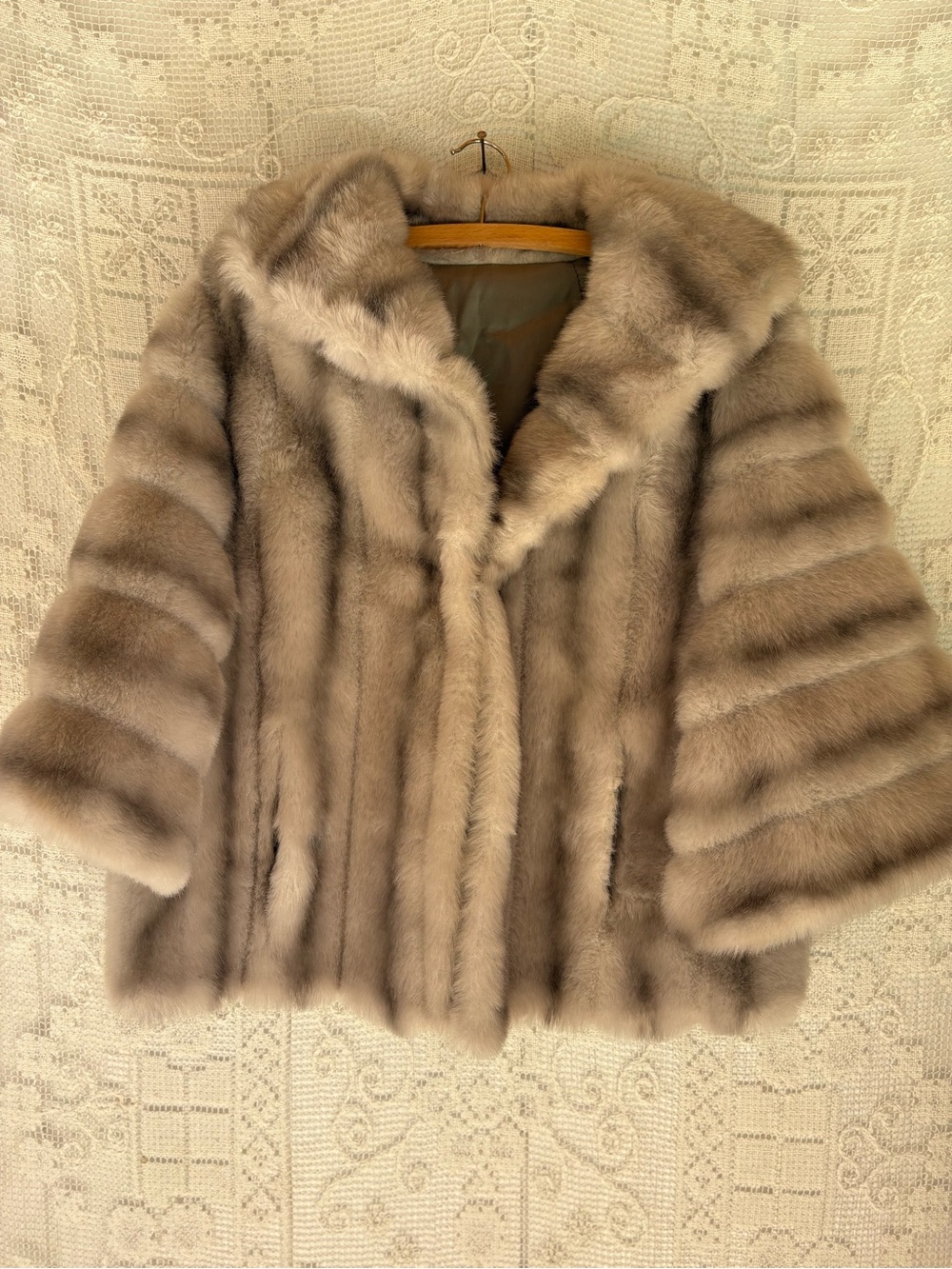 Vintage Luxurious Taupe Faux Fur Cape Jacket for Women can sit up to XL